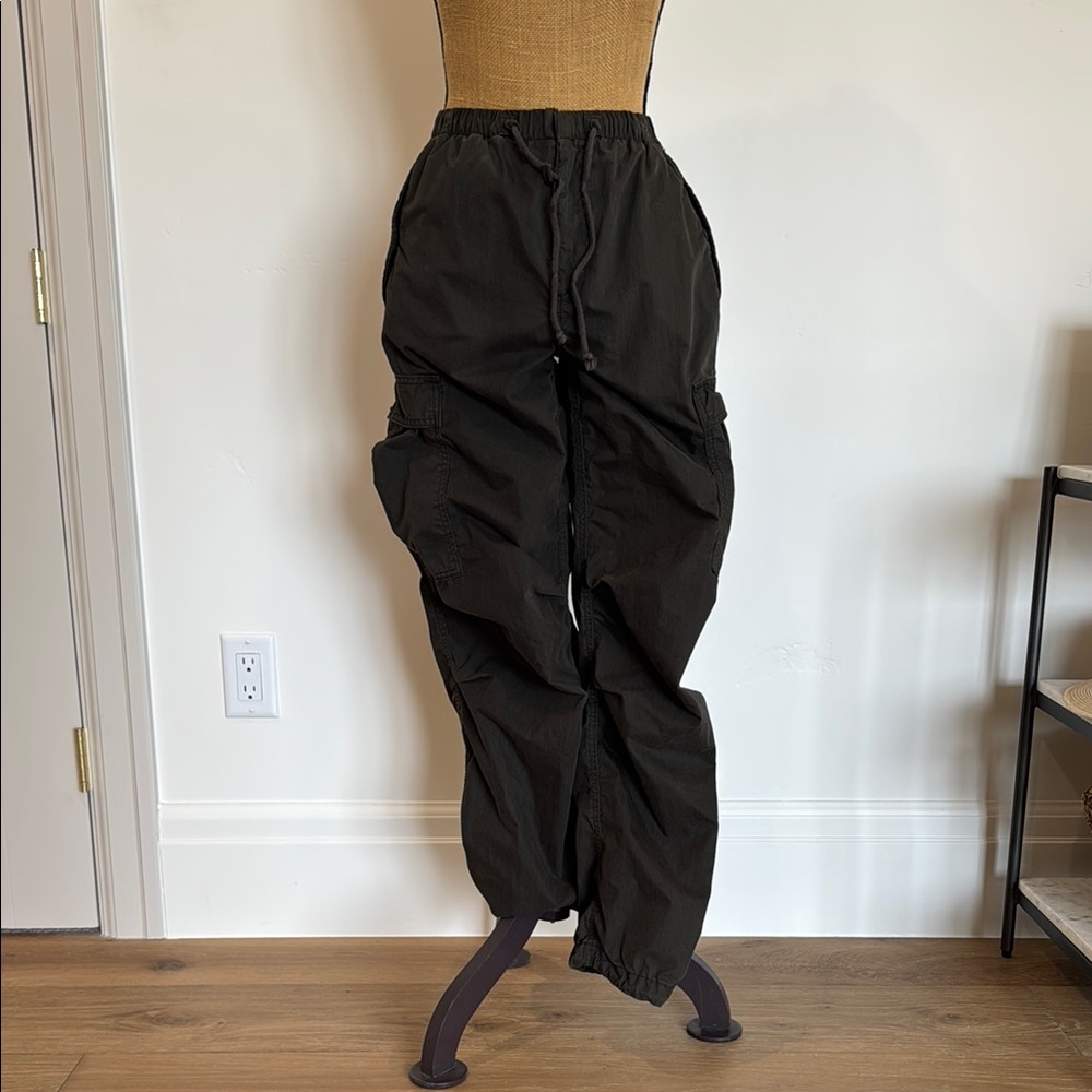 Women’s Aritzia cargo pants